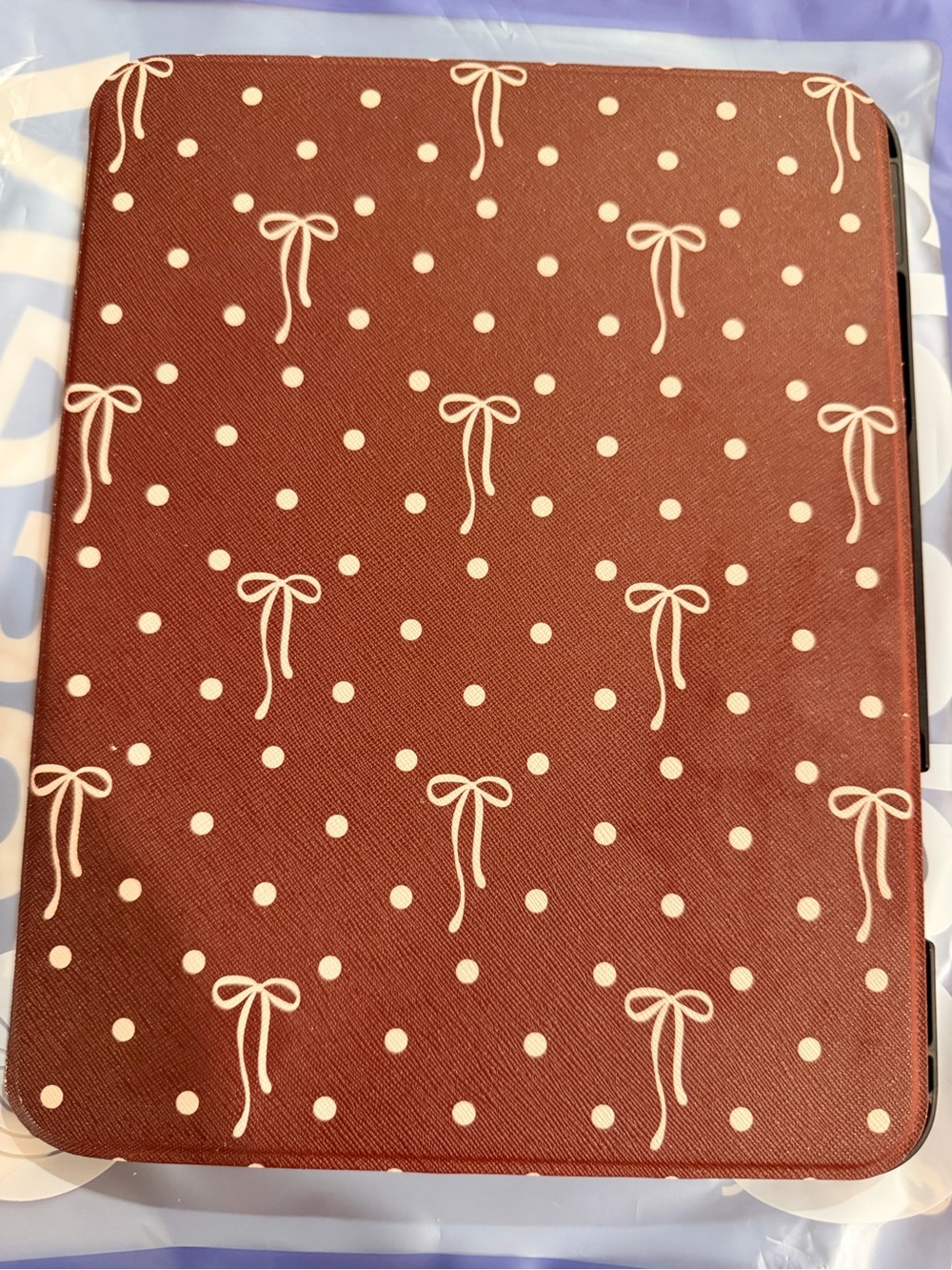 Casely Polka Dot Bow iPad 10.9” Case in Brown and Cream